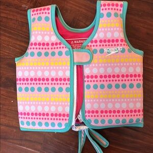 Speedo Kids Swim Vest. Up to 45lbs.  Not a life jacket. 22”chest. Like new